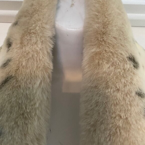 Adrienne Landau faux fur scarf NWOT latch closures super soft 84" long - Picture 4 of 8